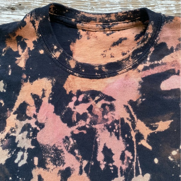 Black tshirt with orange pink cream splatter pattern, tie dye, size Small - Picture 4 of 6